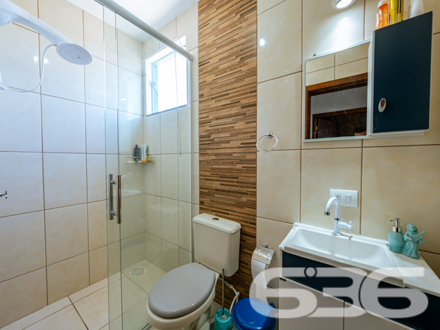 Apartamento em Balneário Barra do Sul, SC, que oferece uma vida tranquila e conectada com a natureza. Com uma localização privilegiada em Salinas, este imóvel está próximo a escolas, hospitais e diversas opções de lazer e serviços públicos essenciais, garantindo facilidade e conveniência para o seu dia a dia - ESTUDA PERMUTA

Este apartamento de 62m², está completamente mobiliado e pronto para morar. Com uma sala de estar espaçosa e aconchegante, a cozinha, elegante e funcional, dispõe de armários planejados, bancada em granito e está equipada com modernos eletrodomésticos.

Dois dormitórios arejados, ambos com ar-condicionado, oferecem um refúgio tranquilo após um longo dia.

Dispõe de garagem descoberta, churrasqueira e uma área de serviço prática para as necessidades do dia a dia. A área externa é ampla e bem ventilada, ideal para quem aprecia o ar livre e atividades ao ar livre.

Este imóvel não é apenas um lugar para morar, é um lar onde cada detalhe foi pensado para proporcionar conforto e bem-estar. Invista em qualidade de vida com a 636 Negócios Imobiliários, sua parceira imobiliária com mais de 30 anos de experiência e dedicação ao mercado de Balneário Barra do Sul. Conheça o Residencial, onde cada dia é uma nova oportunidade para viver bem.
 
636 NEGÓCIOS IMOBILIÁRIOS: A SUA MELHOR ESCOLHA
Com mais de 30 anos de experiência, a 636 Negócios Imobiliários é sua parceira ideal para encontrar o imóvel perfeito. Estamos prontos para ajudá-lo a fazer deste imóvel o seu novo lar.
 
Telefone: (47) 3451-0636
WhatsApp: (47) 99190-0636
 
Não perca esta oportunidade única. Visite nosso site para mais informações: i636.com.br