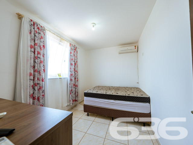 Apartamento em Balneário Barra do Sul, SC, que oferece uma vida tranquila e conectada com a natureza. Com uma localização privilegiada em Salinas, este imóvel está próximo a escolas, hospitais e diversas opções de lazer e serviços públicos essenciais, garantindo facilidade e conveniência para o seu dia a dia - ESTUDA PERMUTA

Este apartamento de 62m², está completamente mobiliado e pronto para morar. Com uma sala de estar espaçosa e aconchegante, a cozinha, elegante e funcional, dispõe de armários planejados, bancada em granito e está equipada com modernos eletrodomésticos.

Dois dormitórios arejados, ambos com ar-condicionado, oferecem um refúgio tranquilo após um longo dia.

Dispõe de garagem descoberta, churrasqueira e uma área de serviço prática para as necessidades do dia a dia. A área externa é ampla e bem ventilada, ideal para quem aprecia o ar livre e atividades ao ar livre.

Este imóvel não é apenas um lugar para morar, é um lar onde cada detalhe foi pensado para proporcionar conforto e bem-estar. Invista em qualidade de vida com a 636 Negócios Imobiliários, sua parceira imobiliária com mais de 30 anos de experiência e dedicação ao mercado de Balneário Barra do Sul. Conheça o Residencial, onde cada dia é uma nova oportunidade para viver bem.
 
636 NEGÓCIOS IMOBILIÁRIOS: A SUA MELHOR ESCOLHA
Com mais de 30 anos de experiência, a 636 Negócios Imobiliários é sua parceira ideal para encontrar o imóvel perfeito. Estamos prontos para ajudá-lo a fazer deste imóvel o seu novo lar.
 
Telefone: (47) 3451-0636
WhatsApp: (47) 99190-0636
 
Não perca esta oportunidade única. Visite nosso site para mais informações: i636.com.br