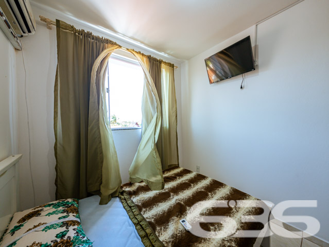 Apartamento em Balneário Barra do Sul, SC, que oferece uma vida tranquila e conectada com a natureza. Com uma localização privilegiada em Salinas, este imóvel está próximo a escolas, hospitais e diversas opções de lazer e serviços públicos essenciais, garantindo facilidade e conveniência para o seu dia a dia - ESTUDA PERMUTA

Este apartamento de 62m², está completamente mobiliado e pronto para morar. Com uma sala de estar espaçosa e aconchegante, a cozinha, elegante e funcional, dispõe de armários planejados, bancada em granito e está equipada com modernos eletrodomésticos.

Dois dormitórios arejados, ambos com ar-condicionado, oferecem um refúgio tranquilo após um longo dia.

Dispõe de garagem descoberta, churrasqueira e uma área de serviço prática para as necessidades do dia a dia. A área externa é ampla e bem ventilada, ideal para quem aprecia o ar livre e atividades ao ar livre.

Este imóvel não é apenas um lugar para morar, é um lar onde cada detalhe foi pensado para proporcionar conforto e bem-estar. Invista em qualidade de vida com a 636 Negócios Imobiliários, sua parceira imobiliária com mais de 30 anos de experiência e dedicação ao mercado de Balneário Barra do Sul. Conheça o Residencial, onde cada dia é uma nova oportunidade para viver bem.
 
636 NEGÓCIOS IMOBILIÁRIOS: A SUA MELHOR ESCOLHA
Com mais de 30 anos de experiência, a 636 Negócios Imobiliários é sua parceira ideal para encontrar o imóvel perfeito. Estamos prontos para ajudá-lo a fazer deste imóvel o seu novo lar.
 
Telefone: (47) 3451-0636
WhatsApp: (47) 99190-0636
 
Não perca esta oportunidade única. Visite nosso site para mais informações: i636.com.br