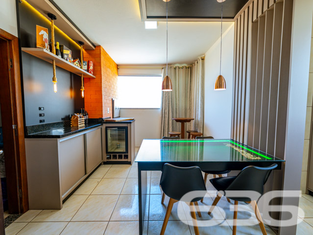 Apartamento em Balneário Barra do Sul, SC, que oferece uma vida tranquila e conectada com a natureza. Com uma localização privilegiada em Salinas, este imóvel está próximo a escolas, hospitais e diversas opções de lazer e serviços públicos essenciais, garantindo facilidade e conveniência para o seu dia a dia - ESTUDA PERMUTA

Este apartamento de 62m², está completamente mobiliado e pronto para morar. Com uma sala de estar espaçosa e aconchegante, a cozinha, elegante e funcional, dispõe de armários planejados, bancada em granito e está equipada com modernos eletrodomésticos.

Dois dormitórios arejados, ambos com ar-condicionado, oferecem um refúgio tranquilo após um longo dia.

Dispõe de garagem descoberta, churrasqueira e uma área de serviço prática para as necessidades do dia a dia. A área externa é ampla e bem ventilada, ideal para quem aprecia o ar livre e atividades ao ar livre.

Este imóvel não é apenas um lugar para morar, é um lar onde cada detalhe foi pensado para proporcionar conforto e bem-estar. Invista em qualidade de vida com a 636 Negócios Imobiliários, sua parceira imobiliária com mais de 30 anos de experiência e dedicação ao mercado de Balneário Barra do Sul. Conheça o Residencial, onde cada dia é uma nova oportunidade para viver bem.
 
636 NEGÓCIOS IMOBILIÁRIOS: A SUA MELHOR ESCOLHA
Com mais de 30 anos de experiência, a 636 Negócios Imobiliários é sua parceira ideal para encontrar o imóvel perfeito. Estamos prontos para ajudá-lo a fazer deste imóvel o seu novo lar.
 
Telefone: (47) 3451-0636
WhatsApp: (47) 99190-0636
 
Não perca esta oportunidade única. Visite nosso site para mais informações: i636.com.br