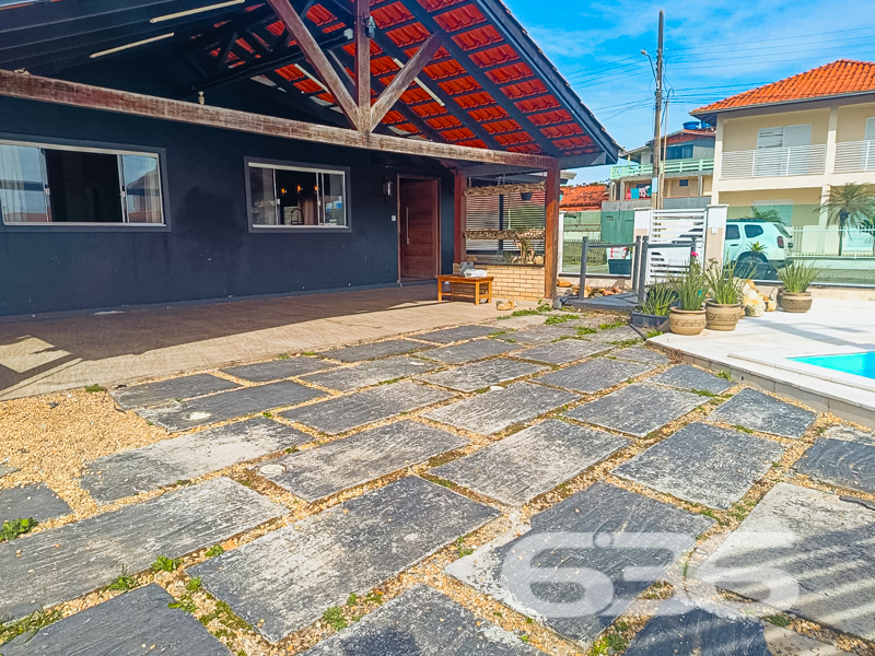 Casa à venda no Centro, Balneário Barra do Sul, a 