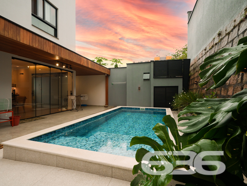 Casa à venda no bairro América, Joinville | aprox.