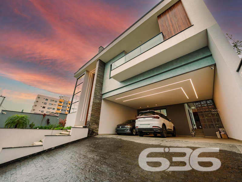 Casa à venda no bairro América, Joinville | aprox.