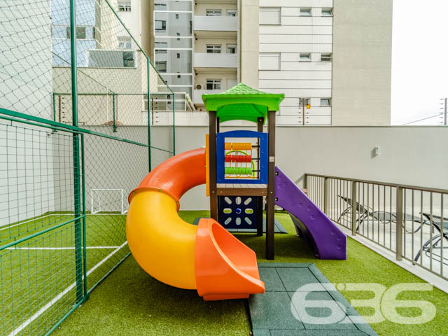 BAIRRO AMÉRICA: APARTAMENTO DE ALTO PADRÃO COM 3 SUÍTES!
Descubra a verdadeira definição de luxo neste apartamento de alto padrão no bairro América, com uma área privativa de 161m². Este imóvel exclusivo oferece 3 suítes, 5 banheiros, 2 vagas de garagem cobertas e uma série de amenidades de primeira classe, incluindo piscina, brinquedoteca, espaço fitness e salão de jogos.
CONFORTO E SOFISTICAÇÃO EM CADA DETALHE:
Este apartamento foi projetado para oferecer o máximo em conforto e estilo. Cada uma das 3 suítes é um santuário de paz, enquanto a sala de estar e a cozinha conjugada proporcionam um ambiente perfeito para entretenimento e relaxamento. O espaço fitness e a brinquedoteca são ideais para manter um estilo de vida saudável e ativo.
LOCALIZAÇÃO PRIVILEGIADA:
O bairro América é um dos mais desejados de Joinville, conhecido por sua infraestrutura completa e localização estratégica. Você estará cercado por todas as conveniências que precisa para um estilo de vida de alta qualidade.
A EXCELÊNCIA DA 636 NEGÓCIOS IMOBILIÁRIOS:
Com mais de 30 anos de experiência, a 636 Negócios Imobiliários é sua parceira confiável para uma transação imobiliária segura e eficiente.
Telefone: (47) 3451-0636
WhatsApp: (47) 99190-0636