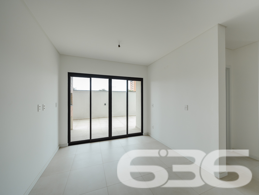 Descubra seu Próximo Lar em Joinville – Um Apartamento com Terraço e Conforto Moderno
Localizado no coração do bairro Bucarein em Joinville, este apartamento oferece uma combinação única de design moderno, privacidade e funcionalidade, estabelecendo um novo padrão de vida urbana. Com um endereço privilegiado e infraestrutura invejável, este imóvel promete ser o refúgio perfeito para quem busca tranquilidade sem abrir mão da conveniência.
A sala de estar e jantar, com piso de porcelanato, oferece um espaço amplo e iluminado, conectando-se a um terraço generoso com churrasqueira, onde você pode desfrutar de momentos relaxantes ou entreter convidados com total privacidade. A cozinha prática e funcional se abre para a área de serviço, otimizando o espaço e proporcionando praticidade no dia a dia.
Um dos destaques deste apartamento é o terraço enorme que oferece a possibilidade de instalação de uma piscina ou ofurô, criando um ambiente externo exclusivo para relaxamento ou entretenimento. Completam o layout duas garagens cobertas, proporcionando segurança e conveniência.
Para o lazer, o edifício dispõe de academia mobiliada, brinquedoteca e salão de festas com espaço gourmet, todos decorados e mobiliados, proporcionando áreas de convívio elegantes e práticas para todas as idades.
Este apartamento em Joinville não é apenas um espaço para morar, mas um convite para viver bem, combinando modernidade, segurança e lazer em um dos melhores bairros da cidade. Agende sua visita e venha descobrir por que este Giardino é o lar dos seus sonhos!
636 NEGÓCIOS IMOBILIÁRIOS: A SUA MELHOR ESCOLHA
Com mais de 30 anos de experiência, a 636 Negócios Imobiliários é sua parceira ideal para encontrar o imóvel perfeito. Estamos prontos para ajudá-lo a fazer deste imóvel o seu novo lar.
Telefone: (47) 3451-0636
WhatsApp: (47) 99190-0636
Não perca esta oportunidade única. Visite nosso site para mais informações: i636.com.br