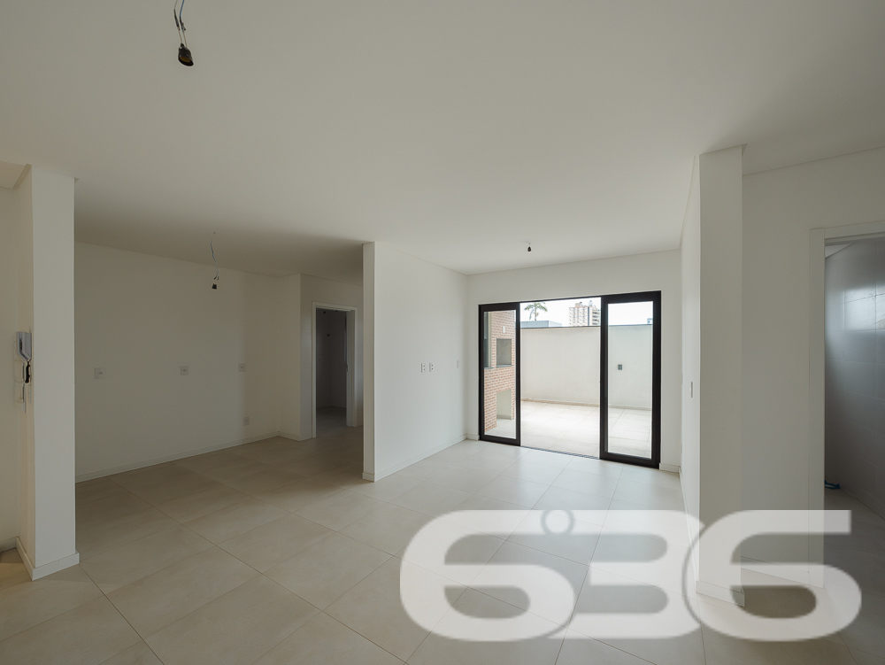 Descubra seu Próximo Lar em Joinville – Um Apartamento com Terraço e Conforto Moderno
Localizado no coração do bairro Bucarein em Joinville, este apartamento oferece uma combinação única de design moderno, privacidade e funcionalidade, estabelecendo um novo padrão de vida urbana. Com um endereço privilegiado e infraestrutura invejável, este imóvel promete ser o refúgio perfeito para quem busca tranquilidade sem abrir mão da conveniência.
A sala de estar e jantar, com piso de porcelanato, oferece um espaço amplo e iluminado, conectando-se a um terraço generoso com churrasqueira, onde você pode desfrutar de momentos relaxantes ou entreter convidados com total privacidade. A cozinha prática e funcional se abre para a área de serviço, otimizando o espaço e proporcionando praticidade no dia a dia.
Um dos destaques deste apartamento é o terraço enorme que oferece a possibilidade de instalação de uma piscina ou ofurô, criando um ambiente externo exclusivo para relaxamento ou entretenimento. Completam o layout duas garagens cobertas, proporcionando segurança e conveniência.
Para o lazer, o edifício dispõe de academia mobiliada, brinquedoteca e salão de festas com espaço gourmet, todos decorados e mobiliados, proporcionando áreas de convívio elegantes e práticas para todas as idades.
Este apartamento em Joinville não é apenas um espaço para morar, mas um convite para viver bem, combinando modernidade, segurança e lazer em um dos melhores bairros da cidade. Agende sua visita e venha descobrir por que este Giardino é o lar dos seus sonhos!
636 NEGÓCIOS IMOBILIÁRIOS: A SUA MELHOR ESCOLHA
Com mais de 30 anos de experiência, a 636 Negócios Imobiliários é sua parceira ideal para encontrar o imóvel perfeito. Estamos prontos para ajudá-lo a fazer deste imóvel o seu novo lar.
Telefone: (47) 3451-0636
WhatsApp: (47) 99190-0636
Não perca esta oportunidade única. Visite nosso site para mais informações: i636.com.br
