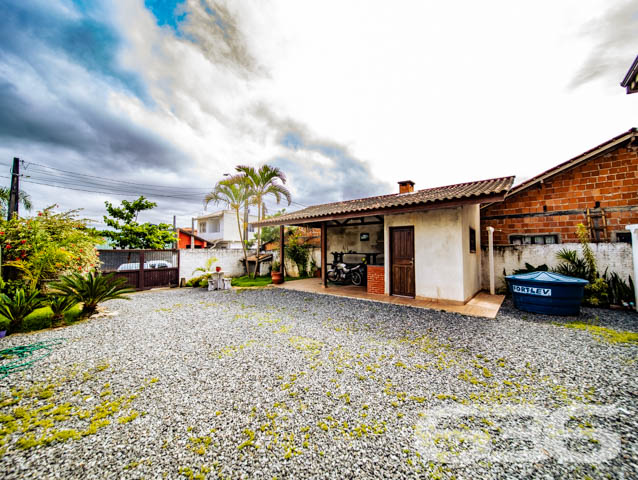 VENDE-SE IMÓVEL COM 2 QUARTOS NO BAIRRO PARANAGUAMIRIM
Este é um belo e ótimo sobrado, com excelente acabamento nos ambientes internos e cuja planta possui 100m² de área construída, em um imponente terreno com 240m², totalmente murado. Sua disposição detém:
- 2 dormitórios;
- salas de estar e de jantar conjugadas;
- cozinha;
- área de serviço;
- sacada;
- 2 banheiros;
- uma estupenda área de festas com churrasqueira;
- 1 vaga de garagem coberta (e espaço descoberto para mais 2 automóveis).
Ficou interessado? O que você está esperando!? Entre já em contato conosco e agende sua visita para conhecer pessoalmente este imóvel!
Consulte um de nossos corretores e saiba mais:
Telefone| 47 3451-0636
WhatsApp| 47 99190-0636
Imobiliária 636.