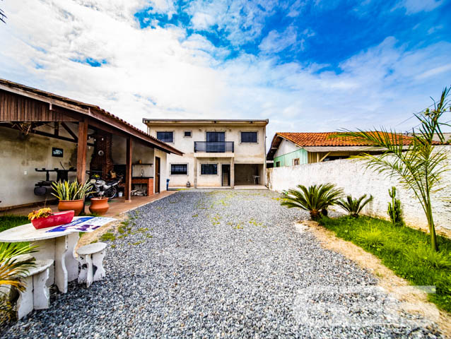 VENDE-SE IMÓVEL COM 2 QUARTOS NO BAIRRO PARANAGUAMIRIM
Este é um belo e ótimo sobrado, com excelente acabamento nos ambientes internos e cuja planta possui 100m² de área construída, em um imponente terreno com 240m², totalmente murado. Sua disposição detém:
- 2 dormitórios;
- salas de estar e de jantar conjugadas;
- cozinha;
- área de serviço;
- sacada;
- 2 banheiros;
- uma estupenda área de festas com churrasqueira;
- 1 vaga de garagem coberta (e espaço descoberto para mais 2 automóveis).
Ficou interessado? O que você está esperando!? Entre já em contato conosco e agende sua visita para conhecer pessoalmente este imóvel!
Consulte um de nossos corretores e saiba mais:
Telefone| 47 3451-0636
WhatsApp| 47 99190-0636
Imobiliária 636.