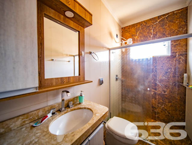 BELÍSSIMA RESIDÊNCIA, DE ALTO PADRÃO, COM PISCINA, 1 SUÍTE E MAIS 2 QUARTOS, EM ARAQUARI - ESTUDA PERMUTA
Este é um deslumbrante imóvel, de altíssimo padrão, dotado de elevada fineza e graciosidade. Sua elegante disposição compõe-se com 1 suíte estupenda, 2 dormitórios amplos e confortáveis, uma sala de estar e outra de jogos, copa e cozinha conjugadas, banheiro social, 2 lavabos, área de serviço e espaço de festas com churrasqueira e uma maravilhosa piscina, contornada por deck de madeira.
A residência é esteticamente impecável, sendo artística e caprichosamente ornamentada com piso porcelanato em toda a casa, rebaixo em gesso com projetos luminotécnicos muito bem-feitos, pintura excelente e inúmeras outras decorações. São 240m² de área construída (com cômodos excepcionalmente espaçosos e pé-direito alto) sobre um terreno de imponentes 507m², o qual ainda dispõe de muito espaço livre para novas estruturas, bem como para o lazer de famílias com crianças e animais de estimação.
Ao situar-se no âmago de uma região em célere e constante desenvolvimento industrial, a casa se beneficia não só da proximidade da rodovia SC-280, mas, também, de diversas empresas importantíssimas e dos mais variados ramos.
Ficou interessado? O que você está esperando!? Entre já em contato conosco e agende sua visita para conhecer pessoalmente este imóvel!
Consulte um de nossos corretores e saiba mais:
Telefone| 47 3451-0636
WhatsApp| 47 99190-0636
Imobiliária 636.
