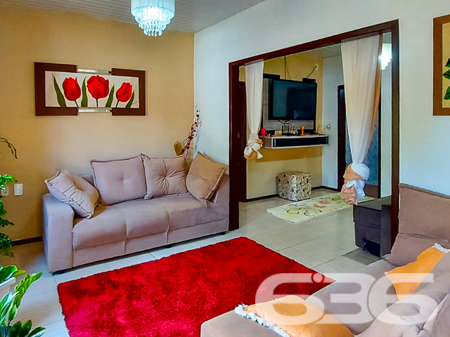CASA DE ESQUINA COM SUÍTE + 2 QUARTOS NO BAIRRO PARANAGUAMIRIM - ESTUDA PERMUTA

Ao dispor de 197m² de área construída sobre imponentes 593m² de terreno, este belo imóvel apresenta em seu layout 1 suíte aconchegante, 2 dormitórios, home office, sala de estar, sala íntima, cozinha, despensa, 2 banheiros, área de serviço, espaço de festas com churrasqueira e 1 vaga de garagem coberta.

Além de enorme e com muito espaço livre para construir novas estruturas ou garantir a liberdade de sua família, o terreno é ornado por um jardim com plantas, árvores e cantinhos para o cultivo de hortaliças. É um ambiente super gostoso ao ar-livre para crianças e animais de estimação.

Em função de sua localidade, a residência usufrui da proximidade da Escola de Educação Básica Professora Juracy Maria Brosig, do Mini Mercado Novais, do CEI Monteiro Lobato, da Associação Ecos de Esperança, de transporte público e de outros estabelecimentos.

Ficou interessado? O que você está esperando!? Entre já em contato com a 636 e agende sua visita para conhecer pessoalmente este imóvel!

Consulte um de nossos corretores e saiba mais:
Telefone| 47 3451-0636
WhatsApp| 47 99190-0636

Imobiliária 636.