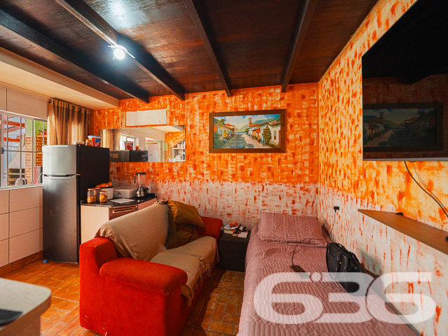 Descubra a beleza de viver bem com espaço e conforto em Joinville. Situada no tranquilo bairro Bucarein, esta residência de estilo sobrado se destaca não só por sua arquitetura padrão com toques rústicos, mas também pela versatilidade e oportunidades únicas que oferece.
A residência é dividida em dois pisos distintos, proporcionando espaços amplos e bem iluminados. No piso superior, desfrute de uma suíte com acesso a uma sacada que oferece uma vista privilegiada da vizinhança, além de dois quartos adicionais, todos com banheiro privativo, garantindo privacidade e conforto para todos os membros da família. A grande sala e cozinha integradas criam um ambiente perfeito para momentos de união e entretenimento.
No térreo, você encontrará uma casa completamente independente com dois quartos, cozinha e banheiro, ideal para receber hóspedes, aumentando a funcionalidade do imóvel. A garagem coberta oferece espaço seguro para dois veículos, além de facilidade de acesso.
A propriedade conta ainda com oito quartos adicionais nos fundos, todos equipados com banheiros privativos, configurando uma excelente oportunidade para investimento em hospedagem ou aluguel por temporada, uma vez que o local já está adaptado como pousada.
Localizada em uma rua pavimentada e com fácil acesso a todas as conveniências da cidade, a residência está próxima de áreas comerciais, escolas e parques, o que a torna uma opção ideal para quem busca qualidade de vida sem abrir mão da praticidade urbana.
O proprietário deste imóvel está aberto a estudar propostas de permuta, oferecendo flexibilidade para negociações que facilitem a realização do seu sonho da casa própria.
A 636 Negócios Imobiliários está pronta para ajudá-lo a descobrir todas as possibilidades que este imóvel tem a oferecer. Entre em contato e agende sua visita para conhecer de perto tudo o que este magnífico sobrado pode proporcionar para você e sua família. Desfrute do conforto, da privacidade e da versatilidade em um dos bairros mais desejados de Joinville. Aguardamos seu contato para que possamos auxiliar em cada passo desta jornada em busca do seu novo lar.
636 NEGÓCIOS IMOBILIÁRIOS: A SUA MELHOR ESCOLHA
Com mais de 30 anos de experiência, a 636 Negócios Imobiliários é sua parceira ideal para encontrar o imóvel perfeito. Estamos prontos para ajudá-lo a fazer deste imóvel o seu novo lar.
Telefone: (47) 3451-0636
WhatsApp: (47) 99190-0636
Não perca esta oportunidade única. Visite nosso site para mais informações: i636.com.br