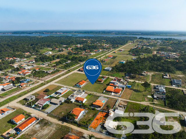 TERRENO AMPLO À VENDA NO ERVINO - SÃO FRANCISCO DO SUL!
Imagine construir a casa ou o empreendimento dos seus sonhos em um terreno amplo de 750m², com dimensões de 25 metros de frente por 30 metros nas laterais. Localizado no bairro Ervino em São Francisco do Sul, este terreno limpo, plano e regular é a tela em branco perfeita para você pintar seu futuro.
O TERRENO DOS SEUS SONHOS:
Este terreno oferece um espaço generoso para você criar a casa que sempre quis. Imagine um jardim exuberante, uma piscina para os dias quentes, e uma área de churrasco para reunir amigos e família. As possibilidades são infinitas!
LOCALIZAÇÃO PRIVILEGIADA:
O bairro Ervino é conhecido por sua tranquilidade e proximidade com a praia. Aqui, você pode desfrutar da beleza natural do litoral catarinense, com fácil acesso a todas as comodidades urbanas.
ESCOLHA A 636 NEGÓCIOS IMOBILIÁRIOS:
Com mais de 30 anos de experiência no mercado imobiliário, a 636 Negócios Imobiliários é sua parceira confiável na busca pelo imóvel ideal. Entre em contato conosco para mais informações e agende sua visita hoje mesmo.
Telefone: (47) 3448-3636
WhatsApp: (47) 99190-0636