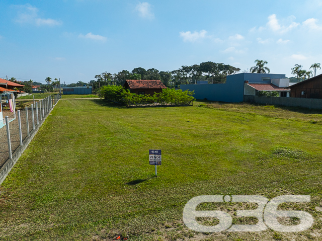 TERRENO AMPLO À VENDA NO ERVINO - SÃO FRANCISCO DO SUL!
Imagine construir a casa ou o empreendimento dos seus sonhos em um terreno amplo de 750m², com dimensões de 25 metros de frente por 30 metros nas laterais. Localizado no bairro Ervino em São Francisco do Sul, este terreno limpo, plano e regular é a tela em branco perfeita para você pintar seu futuro.
O TERRENO DOS SEUS SONHOS:
Este terreno oferece um espaço generoso para você criar a casa que sempre quis. Imagine um jardim exuberante, uma piscina para os dias quentes, e uma área de churrasco para reunir amigos e família. As possibilidades são infinitas!
LOCALIZAÇÃO PRIVILEGIADA:
O bairro Ervino é conhecido por sua tranquilidade e proximidade com a praia. Aqui, você pode desfrutar da beleza natural do litoral catarinense, com fácil acesso a todas as comodidades urbanas.
ESCOLHA A 636 NEGÓCIOS IMOBILIÁRIOS:
Com mais de 30 anos de experiência no mercado imobiliário, a 636 Negócios Imobiliários é sua parceira confiável na busca pelo imóvel ideal. Entre em contato conosco para mais informações e agende sua visita hoje mesmo.
Telefone: (47) 3448-3636
WhatsApp: (47) 99190-0636