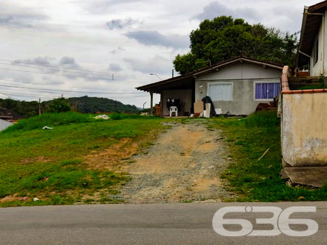 VENDE-SE IMÓVEL COM AMPLO TERRENO NO BAIRRO PROFIPO

Neste terreno de 544m² com aclive suave, encontra-se uma casa de 70m², um convite para transformar espaços e sonhos em realidade.

Espaço e Conforto para Crescer:
A casa atual dispõe de 2 dormitórios, banheiro, sala de estar e jantar integradas, cozinha prática e uma despensa, oferecendo uma base sólida para expansão ou personalização.

Terreno com Visão de Futuro:
O destaque vai para o terreno espaçoso, com aclive suave, perfeito para quem sonha em construir ou ampliar, criando um lar sob medida ou até mesmo um projeto paisagístico único.

Localização Estratégica:
Situado no bairro Profipo, este imóvel está em uma região de crescente valorização, com fácil acesso a serviços e infraestrutura, e o potencial de se tornar um refúgio urbano.

636 Negócios Imobiliários – Tradição que Transmite Confiança:
Com mais de três décadas de atuação, a 636 Negócios Imobiliários se destaca na arte de conectar pessoas a propriedades de valor. Interessado? Contate-nos pelo telefone (47) 3451-0636 ou WhatsApp (47) 99190-0636.