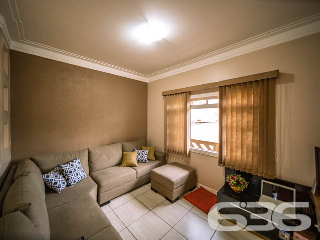 SOBRADO COMERCIAL E RESIDENCIAL NO BAIRRO IRIRIÚ
ESTUDA PERMUTA POR 2 APARTAMENTOS

O imóvel completo é composto por 6 quartos, 2 suítes, 2 salas de estar, 2 cozinhas tradicionais e 2 cozinhas gourmet, home office, 2 sacadas, sendo uma com churrasqueira e 5 banheiros, tudo muito bem edificado em prol do seu bem-estar e conforto.

São 455m² de terreno e 240m² de área construída composta por um sobrado dividido em 2 residências elegantes e aconchegantes, feitas de alvenaria com piso em laminado, teto de laje e telhas romanas. Com uma pintura sofisticada, proporcionando uma atmosfera agradável e acolhedora ao ambiente.

Para sua maior acomodação e conforto o imóvel é muito bem dividido, com sua parte superior moderna com conceito aberto, piso laminado e móveis sob medida, muito bem decorado e amplo. O mesmo é dedicado ao piso inferior, móveis sob medida, repleto de elegância e comodismo, com uma bela churrasqueira inclusa. 

Contém ainda uma maravilhosa área de festas com churrasqueira para aprimorar bem mais sua estadia. E mais 3 vagas de garagem cobertas.

Localizado no bairro Iririú, um dos bairros que mais se desenvolve em Joinville, com ótimas infraestruturas e comodidades. Próximo de serviços e estabelecimentos utilitários, principalmente pra comércios e clinicas medicas, pois se localiza em frente ao hospital regional. 

Agende já sua visita com um de nossos corretores e saiba mais sobre esse vantajoso imóvel. Esperamos por você!!!

ESTUDA PERMUTA POR 2 APARTAMENTOS
Telefone: (47) 3451-0636
WhatsApp: (47) 99190-0636