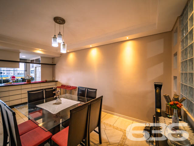 SOBRADO COMERCIAL E RESIDENCIAL NO BAIRRO IRIRIÚ
ESTUDA PERMUTA POR 2 APARTAMENTOS

O imóvel completo é composto por 6 quartos, 2 suítes, 2 salas de estar, 2 cozinhas tradicionais e 2 cozinhas gourmet, home office, 2 sacadas, sendo uma com churrasqueira e 5 banheiros, tudo muito bem edificado em prol do seu bem-estar e conforto.

São 455m² de terreno e 240m² de área construída composta por um sobrado dividido em 2 residências elegantes e aconchegantes, feitas de alvenaria com piso em laminado, teto de laje e telhas romanas. Com uma pintura sofisticada, proporcionando uma atmosfera agradável e acolhedora ao ambiente.

Para sua maior acomodação e conforto o imóvel é muito bem dividido, com sua parte superior moderna com conceito aberto, piso laminado e móveis sob medida, muito bem decorado e amplo. O mesmo é dedicado ao piso inferior, móveis sob medida, repleto de elegância e comodismo, com uma bela churrasqueira inclusa. 

Contém ainda uma maravilhosa área de festas com churrasqueira para aprimorar bem mais sua estadia. E mais 3 vagas de garagem cobertas.

Localizado no bairro Iririú, um dos bairros que mais se desenvolve em Joinville, com ótimas infraestruturas e comodidades. Próximo de serviços e estabelecimentos utilitários, principalmente pra comércios e clinicas medicas, pois se localiza em frente ao hospital regional. 

Agende já sua visita com um de nossos corretores e saiba mais sobre esse vantajoso imóvel. Esperamos por você!!!

ESTUDA PERMUTA POR 2 APARTAMENTOS
Telefone: (47) 3451-0636
WhatsApp: (47) 99190-0636