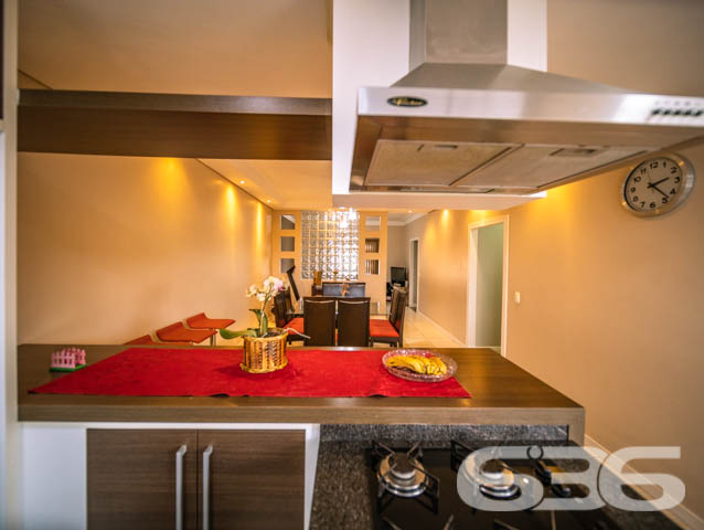 SOBRADO COMERCIAL E RESIDENCIAL NO BAIRRO IRIRIÚ
ESTUDA PERMUTA POR 2 APARTAMENTOS

O imóvel completo é composto por 6 quartos, 2 suítes, 2 salas de estar, 2 cozinhas tradicionais e 2 cozinhas gourmet, home office, 2 sacadas, sendo uma com churrasqueira e 5 banheiros, tudo muito bem edificado em prol do seu bem-estar e conforto.

São 455m² de terreno e 240m² de área construída composta por um sobrado dividido em 2 residências elegantes e aconchegantes, feitas de alvenaria com piso em laminado, teto de laje e telhas romanas. Com uma pintura sofisticada, proporcionando uma atmosfera agradável e acolhedora ao ambiente.

Para sua maior acomodação e conforto o imóvel é muito bem dividido, com sua parte superior moderna com conceito aberto, piso laminado e móveis sob medida, muito bem decorado e amplo. O mesmo é dedicado ao piso inferior, móveis sob medida, repleto de elegância e comodismo, com uma bela churrasqueira inclusa. 

Contém ainda uma maravilhosa área de festas com churrasqueira para aprimorar bem mais sua estadia. E mais 3 vagas de garagem cobertas.

Localizado no bairro Iririú, um dos bairros que mais se desenvolve em Joinville, com ótimas infraestruturas e comodidades. Próximo de serviços e estabelecimentos utilitários, principalmente pra comércios e clinicas medicas, pois se localiza em frente ao hospital regional. 

Agende já sua visita com um de nossos corretores e saiba mais sobre esse vantajoso imóvel. Esperamos por você!!!

ESTUDA PERMUTA POR 2 APARTAMENTOS
Telefone: (47) 3451-0636
WhatsApp: (47) 99190-0636