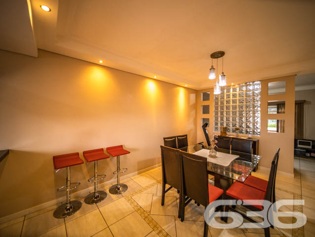 SOBRADO COMERCIAL E RESIDENCIAL NO BAIRRO IRIRIÚ
ESTUDA PERMUTA POR 2 APARTAMENTOS

O imóvel completo é composto por 6 quartos, 2 suítes, 2 salas de estar, 2 cozinhas tradicionais e 2 cozinhas gourmet, home office, 2 sacadas, sendo uma com churrasqueira e 5 banheiros, tudo muito bem edificado em prol do seu bem-estar e conforto.

São 455m² de terreno e 240m² de área construída composta por um sobrado dividido em 2 residências elegantes e aconchegantes, feitas de alvenaria com piso em laminado, teto de laje e telhas romanas. Com uma pintura sofisticada, proporcionando uma atmosfera agradável e acolhedora ao ambiente.

Para sua maior acomodação e conforto o imóvel é muito bem dividido, com sua parte superior moderna com conceito aberto, piso laminado e móveis sob medida, muito bem decorado e amplo. O mesmo é dedicado ao piso inferior, móveis sob medida, repleto de elegância e comodismo, com uma bela churrasqueira inclusa. 

Contém ainda uma maravilhosa área de festas com churrasqueira para aprimorar bem mais sua estadia. E mais 3 vagas de garagem cobertas.

Localizado no bairro Iririú, um dos bairros que mais se desenvolve em Joinville, com ótimas infraestruturas e comodidades. Próximo de serviços e estabelecimentos utilitários, principalmente pra comércios e clinicas medicas, pois se localiza em frente ao hospital regional. 

Agende já sua visita com um de nossos corretores e saiba mais sobre esse vantajoso imóvel. Esperamos por você!!!

ESTUDA PERMUTA POR 2 APARTAMENTOS
Telefone: (47) 3451-0636
WhatsApp: (47) 99190-0636