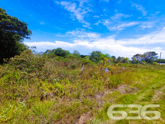 INVISTA NO SEU FUTURO COM ESTE TERRENO NA PRAIA DO ERVINO!
Situado no bairro Ervino, em São Francisco do Sul, no estado de Santa Catarina, uma pequena ilha localizada bem próxima ao continente e a apenas 1 hora de Joinville. Devido a sua geografia, a cidade ganhou paisagens naturais encantadoras, com o mar rodeando todo o seu território.
São 360m² de terreno, sendo 12m² de frente e 30m² de lados. Terreno amplo e em boas condições. Com ótima localização. Perfeito para você que quer começar aquela construção dos sonhos!
Terreno próximo de estabelecimentos e comércios que facilitam seu dia a dia, aproximadamente na mesma distância entre a lagoa e a praia da região. A lagoa conta com acesso para embarcações.
E, aí gostou? Quer conhecer mais sobre esse vantajoso investimento? Então consulte um de nossos corretores e saiba mais.
Esperamos por você!!!
Fale conosco:
IMOBILIÁRIA 636.
Telefone: (47) 3448-3636
WhatsApp: (47) 99190-0636