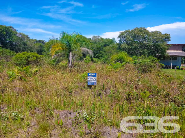 INVISTA NO SEU FUTURO COM ESTE TERRENO NA PRAIA DO ERVINO!
Situado no bairro Ervino, em São Francisco do Sul, no estado de Santa Catarina, uma pequena ilha localizada bem próxima ao continente e a apenas 1 hora de Joinville. Devido a sua geografia, a cidade ganhou paisagens naturais encantadoras, com o mar rodeando todo o seu território.
São 360m² de terreno, sendo 12m² de frente e 30m² de lados. Terreno amplo e em boas condições. Com ótima localização. Perfeito para você que quer começar aquela construção dos sonhos!
Terreno próximo de estabelecimentos e comércios que facilitam seu dia a dia, aproximadamente na mesma distância entre a lagoa e a praia da região. A lagoa conta com acesso para embarcações.
E, aí gostou? Quer conhecer mais sobre esse vantajoso investimento? Então consulte um de nossos corretores e saiba mais.
Esperamos por você!!!
Fale conosco:
IMOBILIÁRIA 636.
Telefone: (47) 3448-3636
WhatsApp: (47) 99190-0636