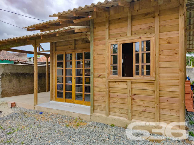BELÍSSIMA CASA COM 2 QUARTOS EM ARAQUARI, SANTA CATARINA
São 240 m² de terreno e 60 m² de área construída de uma aconchegante e charmosa residência de padrão térreo, nova e com bons acabamentos, possuindo uma estrutura que realça bem o ambiente, proporcionando um aspecto exuberante no local.
O imóvel é composto de cômodos super confortáveis, composto de 2 dormitórios, sala de estar e jantar conjugadas, cozinha e banheiro social.
Contendo ainda 5 vagas de garagem, sendo uma vaga coberta.
O imóvel é muito bem localizado no bairro Itinga em Araquari, distrito de Joinville, com ótimas infraestruturas e fácil acesso para as rodovias 301, 418 e 280, próximo de uma grande concentração de empresas. Há 25 km do centro de Joinville.
Consulte um dos nossos corretores e saiba mais sobre esse vantajoso e atraente imóvel, você não irá se arrepender.
Esperamos por você!
Fale conosco:
IMOBILIÁRIA 636.
Telefone: (47) 3448-3636
WhatsApp: (47) 99190-0636