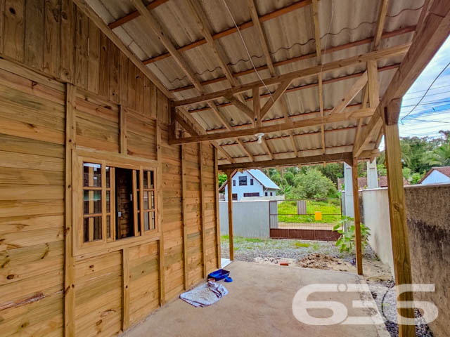 BELÍSSIMA CASA COM 2 QUARTOS EM ARAQUARI, SANTA CATARINA
São 240 m² de terreno e 60 m² de área construída de uma aconchegante e charmosa residência de padrão térreo, nova e com bons acabamentos, possuindo uma estrutura que realça bem o ambiente, proporcionando um aspecto exuberante no local.
O imóvel é composto de cômodos super confortáveis, composto de 2 dormitórios, sala de estar e jantar conjugadas, cozinha e banheiro social.
Contendo ainda 5 vagas de garagem, sendo uma vaga coberta.
O imóvel é muito bem localizado no bairro Itinga em Araquari, distrito de Joinville, com ótimas infraestruturas e fácil acesso para as rodovias 301, 418 e 280, próximo de uma grande concentração de empresas. Há 25 km do centro de Joinville.
Consulte um dos nossos corretores e saiba mais sobre esse vantajoso e atraente imóvel, você não irá se arrepender.
Esperamos por você!
Fale conosco:
IMOBILIÁRIA 636.
Telefone: (47) 3448-3636
WhatsApp: (47) 99190-0636