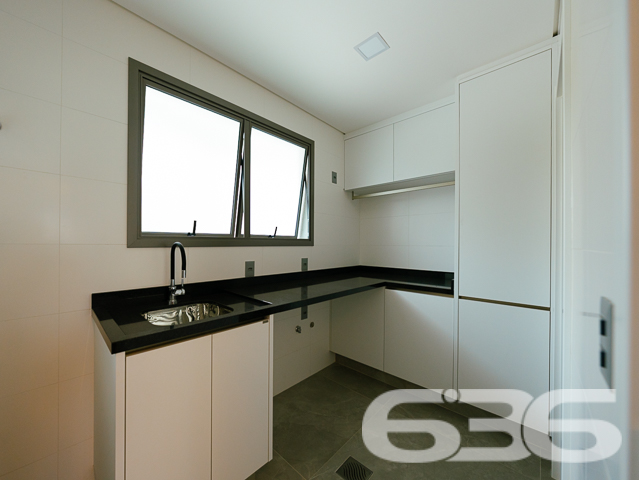 ÓTIMO APARTAMENTO COM 3 SUÍTES, NO BAIRRO ATIRADORES, EM JOINVILLE
São 204m² de área total e 152m² de área privativa de um novíssimo apartamento localizado no 2° andar do Edifício Calgary, o empreendimento contará com ótima edificação e acabamentos modernos, proporcionando maior bem-estar a toda sua família.
O apartamento possui uma planta excelente, sendo 3 suítes, sala de estar e jantar com churrasqueira a carvão, lavabo, cozinha, 3 banheiros, lavanderia com banheiro, área técnica e 02 vagas de garagem, sendo 01 com espaço home box; com 3ª vaga de garagem opcional a partir de R$55.000,00. Local equipado com portão eletrônico e interfone.
No edifício haverá hall de entrada, salão de festas e home office decorados e mobiliados, sala fitness equipada, piscina, mini quadra e playground. Além de contar com Infraestrutura para split e água quente; Medições de água, luz e gás individuais.
Localizado na rua Euzébio de Queirós, no bairro Atiradores, uma região que une segurança, qualidade de vida e bem-estar. Assim pode ser definido o bairro Atiradores, localizado pertinho da região central de Joinville. O local é perfeito para quem busca alto padrão de vida e acesso a comodidades perto de casa.
Viva com exclusividade sem deixar de lado seu bem-estar. O imóvel está sendo feito para você que gosta de desfrutar as mais diversas opções de lazer e de entretenimento todos os dias no aconchego do seu lar ou bem próximo a ele.
PREVISÃO DE ENTREGA
Dezembro de 2022.
FORMA DE PAGAMENTO(*)
Forma de pagamento á combinar;
Parcelamento com a construtora, Financiamento
Bancário e/ou FGTS.
Consulte um de nossos corretores e saiba mais sobre esse vantajoso e belo apê, quem sabe não seja o seu novo lar.
Fale conosco:
Telefone: 47 3451-0636
WhatsApp: 47 99190-0636
Imobiliária 636.