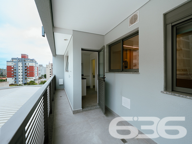 ÓTIMO APARTAMENTO COM 3 SUÍTES, NO BAIRRO ATIRADORES, EM JOINVILLE
São 204m² de área total e 152m² de área privativa de um novíssimo apartamento localizado no 2° andar do Edifício Calgary, o empreendimento contará com ótima edificação e acabamentos modernos, proporcionando maior bem-estar a toda sua família.
O apartamento possui uma planta excelente, sendo 3 suítes, sala de estar e jantar com churrasqueira a carvão, lavabo, cozinha, 3 banheiros, lavanderia com banheiro, área técnica e 02 vagas de garagem, sendo 01 com espaço home box; com 3ª vaga de garagem opcional a partir de R$55.000,00. Local equipado com portão eletrônico e interfone.
No edifício haverá hall de entrada, salão de festas e home office decorados e mobiliados, sala fitness equipada, piscina, mini quadra e playground. Além de contar com Infraestrutura para split e água quente; Medições de água, luz e gás individuais.
Localizado na rua Euzébio de Queirós, no bairro Atiradores, uma região que une segurança, qualidade de vida e bem-estar. Assim pode ser definido o bairro Atiradores, localizado pertinho da região central de Joinville. O local é perfeito para quem busca alto padrão de vida e acesso a comodidades perto de casa.
Viva com exclusividade sem deixar de lado seu bem-estar. O imóvel está sendo feito para você que gosta de desfrutar as mais diversas opções de lazer e de entretenimento todos os dias no aconchego do seu lar ou bem próximo a ele.
PREVISÃO DE ENTREGA
Dezembro de 2022.
FORMA DE PAGAMENTO(*)
Forma de pagamento á combinar;
Parcelamento com a construtora, Financiamento
Bancário e/ou FGTS.
Consulte um de nossos corretores e saiba mais sobre esse vantajoso e belo apê, quem sabe não seja o seu novo lar.
Fale conosco:
Telefone: 47 3451-0636
WhatsApp: 47 99190-0636
Imobiliária 636.