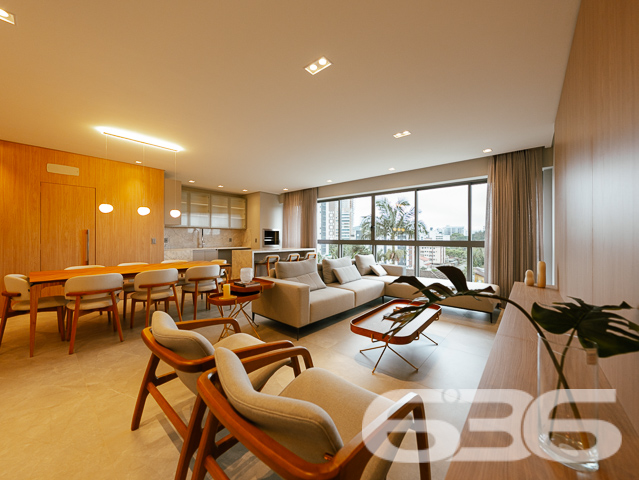 ÓTIMO APARTAMENTO COM 3 SUÍTES, NO BAIRRO ATIRADORES, EM JOINVILLE
São 204m² de área total e 152m² de área privativa de um novíssimo apartamento localizado no 2° andar do Edifício Calgary, o empreendimento contará com ótima edificação e acabamentos modernos, proporcionando maior bem-estar a toda sua família.
O apartamento possui uma planta excelente, sendo 3 suítes, sala de estar e jantar com churrasqueira a carvão, lavabo, cozinha, 3 banheiros, lavanderia com banheiro, área técnica e 02 vagas de garagem, sendo 01 com espaço home box; com 3ª vaga de garagem opcional a partir de R$55.000,00. Local equipado com portão eletrônico e interfone.
No edifício haverá hall de entrada, salão de festas e home office decorados e mobiliados, sala fitness equipada, piscina, mini quadra e playground. Além de contar com Infraestrutura para split e água quente; Medições de água, luz e gás individuais.
Localizado na rua Euzébio de Queirós, no bairro Atiradores, uma região que une segurança, qualidade de vida e bem-estar. Assim pode ser definido o bairro Atiradores, localizado pertinho da região central de Joinville. O local é perfeito para quem busca alto padrão de vida e acesso a comodidades perto de casa.
Viva com exclusividade sem deixar de lado seu bem-estar. O imóvel está sendo feito para você que gosta de desfrutar as mais diversas opções de lazer e de entretenimento todos os dias no aconchego do seu lar ou bem próximo a ele.
PREVISÃO DE ENTREGA
Dezembro de 2022.
FORMA DE PAGAMENTO(*)
Forma de pagamento á combinar;
Parcelamento com a construtora, Financiamento
Bancário e/ou FGTS.
Consulte um de nossos corretores e saiba mais sobre esse vantajoso e belo apê, quem sabe não seja o seu novo lar.
Fale conosco:
Telefone: 47 3451-0636
WhatsApp: 47 99190-0636
Imobiliária 636.