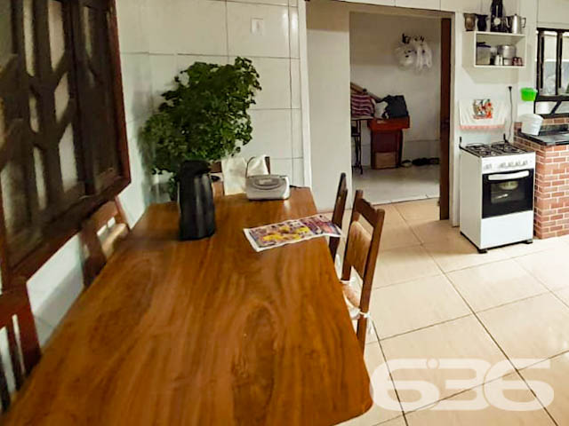 BELÍSSIMO SOBRADO COM  2 SUÍTES E 4 QUARTOS, NO BAIRRO ITINGA, EM JOINVILLE - ESTUDA PERMUTA

São 367 m² de terreno e 120 m² de área construída de um espaçoso e aconchegante sobrado com bom padrão de construção. 

O imóvel possui amplo espaço na área debaixo, com ótimas possibilidades de ser utilizado como área comercial ou de moradia. 

Seus cômodos são super confortáveis e muito bem divididos, composto de 2 suítes e mais 4 dormitórios, sala de estar, 2 cozinhas, sacada e 4 banheiros. 

Imóvel é todo murado, contendo um pequeno jardim na parte externa da casa, com plantas e flores muito bem cultivadas, deixando assim o ambiente mais agradável. 

Além de uma adorável área de festas com churrasqueira e fogão a lenha, para lhe proporcionar ótimos momentos de lazer. 
Com garagem para até 3 veículos, sendo 2 vagas cobertas, com portão eletrônico.  

Situado no bairro Itinga, zona sul de Joinville, com fácil acesso às principais vias da região, fica a cerca de 30 minutos do centro da cidade. Próximo de mercados, ponto de ônibus, lojas e outros serviços de grande utilidade.

Agende sua visita com um de nossos corretores e conheça pessoalmente esse belo sobrado, quem sabe não seja seu novo lar.
Esperamos por você!

SAIBA MAIS
Telefone: (47) 3451-0636
WhatsApp: (47) 99190-0636
