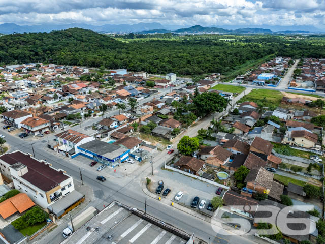 OPORTUNIDADE DE TERRENO, NO BAIRRO PARANAGUAMIRIM, EM JOINVILLE.
São 375 m² de terreno plano, sendo 12,50 metros de frente.
Situado no bairro Paranaguamirim, zona sul de Joinville, próximo de vários estabelecimentos e serviços de grande utilidade para o seu dia a dia, com fácil acesso as principais vias da região.
Agende uma visita
Telefone: (47) 3451-0636
WhatsApp: (47) 99190-0636