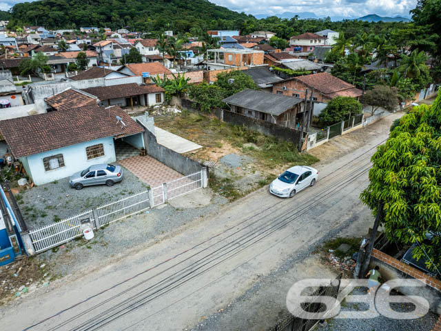 OPORTUNIDADE DE TERRENO, NO BAIRRO PARANAGUAMIRIM, EM JOINVILLE.
São 375 m² de terreno plano, sendo 12,50 metros de frente.
Situado no bairro Paranaguamirim, zona sul de Joinville, próximo de vários estabelecimentos e serviços de grande utilidade para o seu dia a dia, com fácil acesso as principais vias da região.
Agende uma visita
Telefone: (47) 3451-0636
WhatsApp: (47) 99190-0636