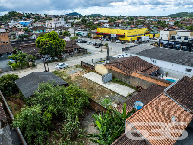 OPORTUNIDADE DE TERRENO, NO BAIRRO PARANAGUAMIRIM, EM JOINVILLE.
São 375 m² de terreno plano, sendo 12,50 metros de frente.
Situado no bairro Paranaguamirim, zona sul de Joinville, próximo de vários estabelecimentos e serviços de grande utilidade para o seu dia a dia, com fácil acesso as principais vias da região.
Agende uma visita
Telefone: (47) 3451-0636
WhatsApp: (47) 99190-0636