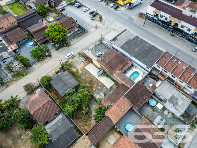 OPORTUNIDADE DE TERRENO, NO BAIRRO PARANAGUAMIRIM, EM JOINVILLE.
São 375 m² de terreno plano, sendo 12,50 metros de frente.
Situado no bairro Paranaguamirim, zona sul de Joinville, próximo de vários estabelecimentos e serviços de grande utilidade para o seu dia a dia, com fácil acesso as principais vias da região.
Agende uma visita
Telefone: (47) 3451-0636
WhatsApp: (47) 99190-0636