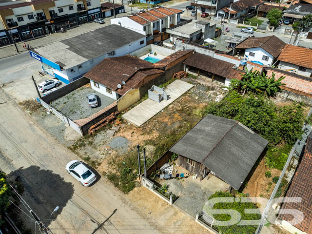 OPORTUNIDADE DE TERRENO, NO BAIRRO PARANAGUAMIRIM, EM JOINVILLE.
São 375 m² de terreno plano, sendo 12,50 metros de frente.
Situado no bairro Paranaguamirim, zona sul de Joinville, próximo de vários estabelecimentos e serviços de grande utilidade para o seu dia a dia, com fácil acesso as principais vias da região.
Agende uma visita
Telefone: (47) 3451-0636
WhatsApp: (47) 99190-0636