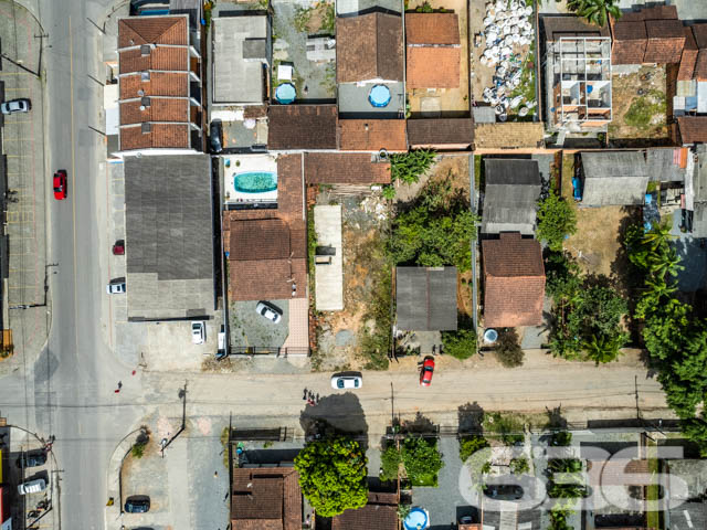 OPORTUNIDADE DE TERRENO, NO BAIRRO PARANAGUAMIRIM, EM JOINVILLE.
São 375 m² de terreno plano, sendo 12,50 metros de frente.
Situado no bairro Paranaguamirim, zona sul de Joinville, próximo de vários estabelecimentos e serviços de grande utilidade para o seu dia a dia, com fácil acesso as principais vias da região.
Agende uma visita
Telefone: (47) 3451-0636
WhatsApp: (47) 99190-0636