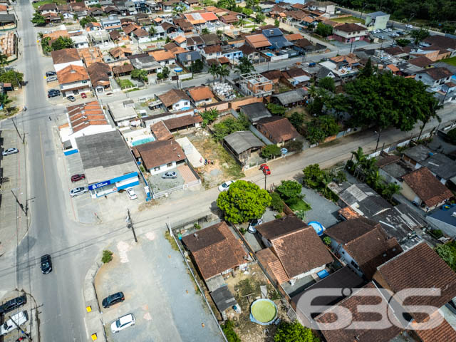 OPORTUNIDADE DE TERRENO, NO BAIRRO PARANAGUAMIRIM, EM JOINVILLE.
São 375 m² de terreno plano, sendo 12,50 metros de frente.
Situado no bairro Paranaguamirim, zona sul de Joinville, próximo de vários estabelecimentos e serviços de grande utilidade para o seu dia a dia, com fácil acesso as principais vias da região.
Agende uma visita
Telefone: (47) 3451-0636
WhatsApp: (47) 99190-0636