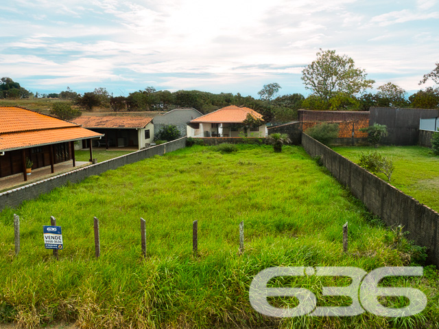 Confira esta exclusividade da 636 Negócios Imobiliários: um terreno deslumbrante localizado em São Francisco do Sul, no bairro Ervino, uma verdadeira joia para quem busca tranquilidade e investimento seguro em um dos destinos mais encantadores de Santa Catarina.

Detalhes do Terreno:

Com um total de 490,00 m²,  formando uma geometria regular ideal para diversos projetos arquitetônicos.
Localização: Oferece um ambiente tranquilo e está pronto para ser transformado na sua próxima grande conquista.

Por que escolher este terreno?

Localização estratégica: São Francisco do Sul é conhecida por sua beleza natural e tranquilidade, sendo um dos destinos mais procurados por quem deseja qualidade de vida ou um ótimo retorno sobre investimentos.
Flexibilidade de Projeto: O tamanho e a forma do terreno permitem uma variedade de projetos, desde uma residência espaçosa até um empreendimento multifamiliar.
Investimento Inteligente: A área está em expansão, com aumento de demanda por propriedades, garantindo valorização do seu investimento.

Sobre a 636 Negócios Imobiliários:
Com mais de 30 anos de experiência no mercado imobiliário, reconhecida por nossa perfeição técnico-jurídica e gestão digital inteligente, estamos aqui para garantir que sua compra seja simples, segura e satisfatória. Nossa equipe de especialistas está pronta para ajudá-lo a fazer a escolha certa com confiança e suporte total.

Não perca esta oportunidade exclusiva de possuir um dos terrenos mais desejáveis de São Francisco do Sul. Venha construir seu futuro conosco!

Entre em contato hoje mesmo e agende sua visita!
 
636 NEGÓCIOS IMOBILIÁRIOS: A SUA MELHOR ESCOLHA
Com mais de 30 anos de experiência, a 636 Negócios Imobiliários é sua parceira ideal para encontrar o imóvel perfeito. Estamos prontos para ajudá-lo a fazer deste imóvel o seu novo lar.
 
Telefone: (47) 3451-0636
WhatsApp: (47) 99190-0636
 
Não perca esta oportunidade única. Visite nosso site para mais informações: i636.com.br