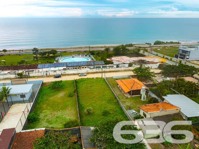 Confira esta exclusividade da 636 Negócios Imobiliários: um terreno deslumbrante localizado em São Francisco do Sul, no bairro Ervino, uma verdadeira joia para quem busca tranquilidade e investimento seguro em um dos destinos mais encantadores de Santa Catarina.

Detalhes do Terreno:

Com um total de 490,00 m²,  formando uma geometria regular ideal para diversos projetos arquitetônicos.
Localização: Oferece um ambiente tranquilo e está pronto para ser transformado na sua próxima grande conquista.

Por que escolher este terreno?

Localização estratégica: São Francisco do Sul é conhecida por sua beleza natural e tranquilidade, sendo um dos destinos mais procurados por quem deseja qualidade de vida ou um ótimo retorno sobre investimentos.
Flexibilidade de Projeto: O tamanho e a forma do terreno permitem uma variedade de projetos, desde uma residência espaçosa até um empreendimento multifamiliar.
Investimento Inteligente: A área está em expansão, com aumento de demanda por propriedades, garantindo valorização do seu investimento.

Sobre a 636 Negócios Imobiliários:
Com mais de 30 anos de experiência no mercado imobiliário, reconhecida por nossa perfeição técnico-jurídica e gestão digital inteligente, estamos aqui para garantir que sua compra seja simples, segura e satisfatória. Nossa equipe de especialistas está pronta para ajudá-lo a fazer a escolha certa com confiança e suporte total.

Não perca esta oportunidade exclusiva de possuir um dos terrenos mais desejáveis de São Francisco do Sul. Venha construir seu futuro conosco!

Entre em contato hoje mesmo e agende sua visita!
 
636 NEGÓCIOS IMOBILIÁRIOS: A SUA MELHOR ESCOLHA
Com mais de 30 anos de experiência, a 636 Negócios Imobiliários é sua parceira ideal para encontrar o imóvel perfeito. Estamos prontos para ajudá-lo a fazer deste imóvel o seu novo lar.
 
Telefone: (47) 3451-0636
WhatsApp: (47) 99190-0636
 
Não perca esta oportunidade única. Visite nosso site para mais informações: i636.com.br