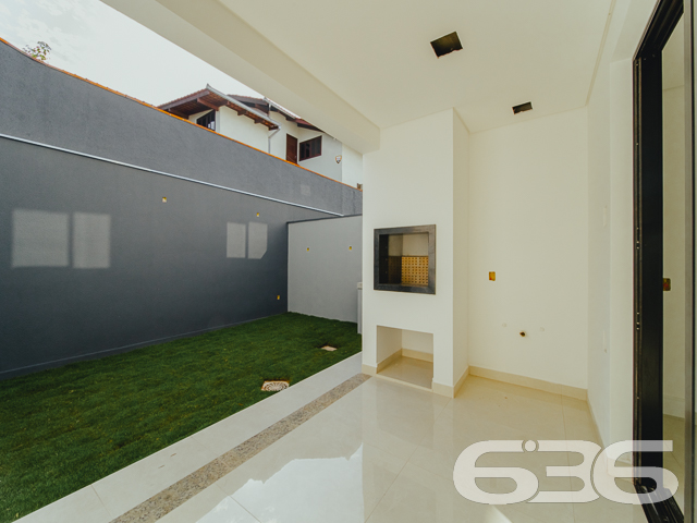 SOBRADO À VENDA NO BAIRRO FLORESTA - COM SUÍTE + 2 QUARTOS

Procurando por um imóvel aconchegante e com um preço que cabe no seu bolso? A 636 tem uma ótima opção para você!

Serão 177 m² de área construída de um charmoso geminado com ótimo padrão de construção, estilo sobrado, novinho. 

O geminado será composto por cômodos confortáveis e em ótima edificação. Imóvel bem planejado com áreas espaçosas, arejadas e arquitetura moderna, escada com pisante em mármore, com conjunto de materiais e bom acabamento.    

Composto de 1 suíte, 2 dormitórios, sala de estar e jantar conjugadas, copa e cozinha, lavabo, área de serviço e banheiro social.

Imóvel totalmente murado e seguro, com uma bela área de lazer com salão de festas com churrasqueira e se preferir, pode incluir no imóvel uma linda piscina.

Contendo ainda 2 vagas de garagem com portão eletrônico.

Localizado na Zona Sul de Joinville, no bairro Floresta, uma região com boa infraestrutura e comodidades diárias, como transporte público, mercados e comércio em geral, com fácil acesso para a saída da cidade, fica há cerca de 20 minutos do centro da cidade. 

Uma ótima oportunidade de você adquirir esse vantajoso imóvel na maior cidade de Santa Catarina.

Fale conosco:

Telefone: (47) 3451-0636
WhatsApp: (47) 99190-0636


Imobiliária 636.
