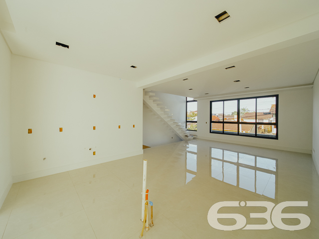 SOBRADO À VENDA NO BAIRRO FLORESTA - COM SUÍTE + 2 QUARTOS

Procurando por um imóvel aconchegante e com um preço que cabe no seu bolso? A 636 tem uma ótima opção para você!

Serão 177 m² de área construída de um charmoso geminado com ótimo padrão de construção, estilo sobrado, novinho. 

O geminado será composto por cômodos confortáveis e em ótima edificação. Imóvel bem planejado com áreas espaçosas, arejadas e arquitetura moderna, escada com pisante em mármore, com conjunto de materiais e bom acabamento.    

Composto de 1 suíte, 2 dormitórios, sala de estar e jantar conjugadas, copa e cozinha, lavabo, área de serviço e banheiro social.

Imóvel totalmente murado e seguro, com uma bela área de lazer com salão de festas com churrasqueira e se preferir, pode incluir no imóvel uma linda piscina.

Contendo ainda 2 vagas de garagem com portão eletrônico.

Localizado na Zona Sul de Joinville, no bairro Floresta, uma região com boa infraestrutura e comodidades diárias, como transporte público, mercados e comércio em geral, com fácil acesso para a saída da cidade, fica há cerca de 20 minutos do centro da cidade. 

Uma ótima oportunidade de você adquirir esse vantajoso imóvel na maior cidade de Santa Catarina.

Fale conosco:

Telefone: (47) 3451-0636
WhatsApp: (47) 99190-0636


Imobiliária 636.