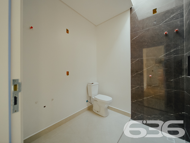 SOBRADO À VENDA NO BAIRRO FLORESTA - COM SUÍTE + 2 QUARTOS

Procurando por um imóvel aconchegante e com um preço que cabe no seu bolso? A 636 tem uma ótima opção para você!

Serão 177 m² de área construída de um charmoso geminado com ótimo padrão de construção, estilo sobrado, novinho. 

O geminado será composto por cômodos confortáveis e em ótima edificação. Imóvel bem planejado com áreas espaçosas, arejadas e arquitetura moderna, escada com pisante em mármore, com conjunto de materiais e bom acabamento.    

Composto de 1 suíte, 2 dormitórios, sala de estar e jantar conjugadas, copa e cozinha, lavabo, área de serviço e banheiro social.

Imóvel totalmente murado e seguro, com uma bela área de lazer com salão de festas com churrasqueira e se preferir, pode incluir no imóvel uma linda piscina.

Contendo ainda 2 vagas de garagem com portão eletrônico.

Localizado na Zona Sul de Joinville, no bairro Floresta, uma região com boa infraestrutura e comodidades diárias, como transporte público, mercados e comércio em geral, com fácil acesso para a saída da cidade, fica há cerca de 20 minutos do centro da cidade. 

Uma ótima oportunidade de você adquirir esse vantajoso imóvel na maior cidade de Santa Catarina.

Fale conosco:

Telefone: (47) 3451-0636
WhatsApp: (47) 99190-0636


Imobiliária 636.