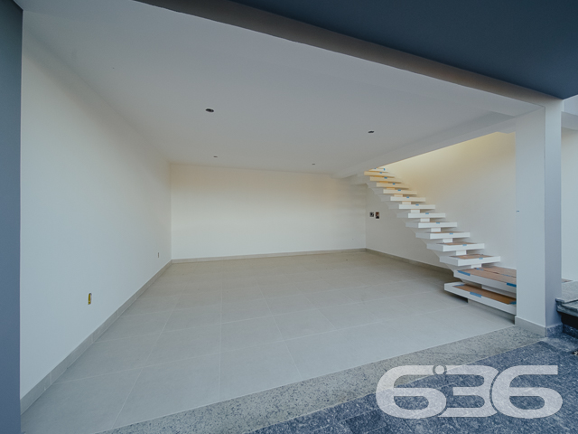 SOBRADO À VENDA NO BAIRRO FLORESTA - COM SUÍTE + 2 QUARTOS

Procurando por um imóvel aconchegante e com um preço que cabe no seu bolso? A 636 tem uma ótima opção para você!

Serão 177 m² de área construída de um charmoso geminado com ótimo padrão de construção, estilo sobrado, novinho. 

O geminado será composto por cômodos confortáveis e em ótima edificação. Imóvel bem planejado com áreas espaçosas, arejadas e arquitetura moderna, escada com pisante em mármore, com conjunto de materiais e bom acabamento.    

Composto de 1 suíte, 2 dormitórios, sala de estar e jantar conjugadas, copa e cozinha, lavabo, área de serviço e banheiro social.

Imóvel totalmente murado e seguro, com uma bela área de lazer com salão de festas com churrasqueira e se preferir, pode incluir no imóvel uma linda piscina.

Contendo ainda 2 vagas de garagem com portão eletrônico.

Localizado na Zona Sul de Joinville, no bairro Floresta, uma região com boa infraestrutura e comodidades diárias, como transporte público, mercados e comércio em geral, com fácil acesso para a saída da cidade, fica há cerca de 20 minutos do centro da cidade. 

Uma ótima oportunidade de você adquirir esse vantajoso imóvel na maior cidade de Santa Catarina.

Fale conosco:

Telefone: (47) 3451-0636
WhatsApp: (47) 99190-0636


Imobiliária 636.
