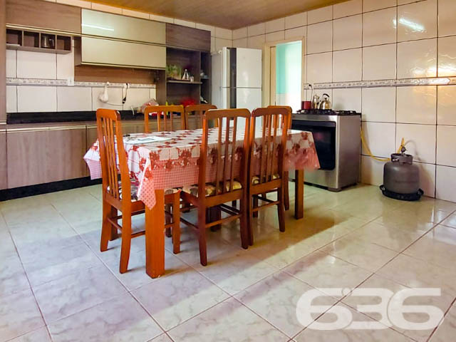 BELÍSSIMA CASA COM 2 QUARTOS E 1 SUÍTE, NO BAIRRO ADHEMAR GARCIA, EM JOINVILLE - ESTUDA PERMUTA
São 94 m² de área construída, sob 300 m² de terreno de uma aconchegante e estilosa residência de padrão térreo, muito bem organizada e conservada. Com boa pintura e boa entrada de luz natural, proporcionando um aspecto agradável no ambiente.
Sua composição dispõe de cômodos confortáveis e bem arejados, sendo 1 suíte, e mais 1 dormitório, sala de estar e jantar conjugadas, cozinha, churrasqueira e banheiro social.
Imóvel totalmente murado e seguro, contendo uma graciosa edícula nos fundos com 1 dormitório, banheiro social e uma ampla cozinha.
Contendo ainda um lindo e muito bem cultivado jardim, perfeito para você que gosta de apreciar um pouco da natureza pertinho de você.
E mais 3 vagas de garagem com portão eletrônico.
Localizado na Zona Sul de Joinville no bairro Adhemar Garcia, com ótimas comodidades, tendo a disposição variados comércios e lojas que facilitam seu dia a dia. Com fácil acesso às demais regiões, há cerca de 20 minutos do centro da cidade.
Agende sua visita com um de nossos corretores e saiba mais sobre esse vantajoso e lindo imóvel. Esperamos por você!
Fale conosco:
Telefone: (47) 3451-0636
WhatsApp: (47) 99190-0636
Imobiliária 636.