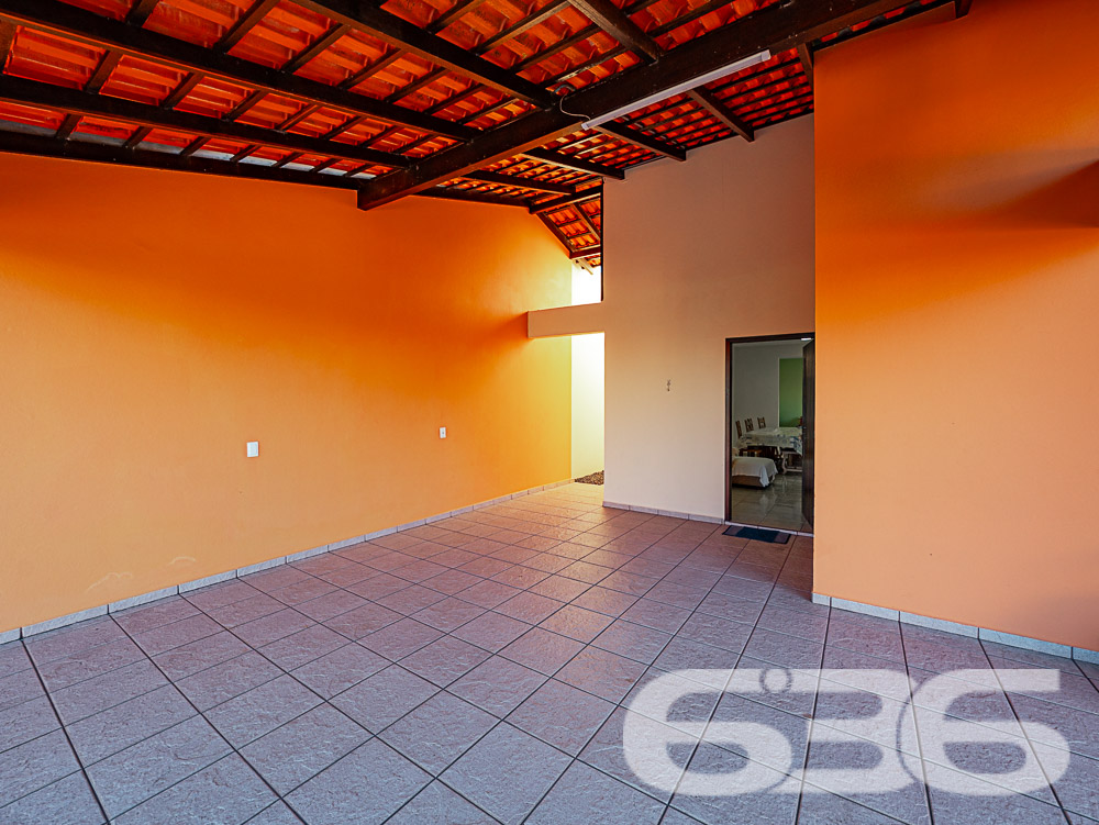 SOBRADO COM 1 SUÍTE E 3 QUARTOS, EM SÃO FRANCISCO DO SUL, SANTA CATARINA
São 217m² de área construída sob 240 m² de terreno de uma aconchegante residência com ótimo padrão de construção, estilo sobrado, com piso cerâmico, ótimos acabamentos, com boa pintura e muito bem decorada, destacando bem as extremidades do local.
Sua composição dispõe de cômodos bem arejados, com boa entrada de luz e condicionadores de ar, sendo 1 suíte, 3 dormitórios, sala, copa e cozinha, área de serviço e 3 banheiros.
Imóvel totalmente murado e seguro, contendo uma bela área de lazer com churrasqueira, podendo incluir no imóvel uma linda piscina.
Contendo ainda um exuberante e muito bem cultivado jardim, deixando o ambiente muito mais atraente e agradável. Com garagem para até 4 veículos, sendo 1 vaga coberta.
Rodeado pela natureza modesta do bairro Enseada, localizado em São Francisco do Sul, uma ilha exuberante de belas praias e paisagens fantásticas com inúmeras opções de lazer ao ar livre, com uma posição geográfica privilegiada com acesso rápido a qualquer outro bairro da região e a 300 metros da praia.
Consulte um de nossos corretores e saiba mais sobre esse vantajoso e belo sobrado. Esperamos por você!
Fale conosco:
Telefone: 47 3448-3636
WhatsApp: 47 99190-0636
Imobiliária 636.
