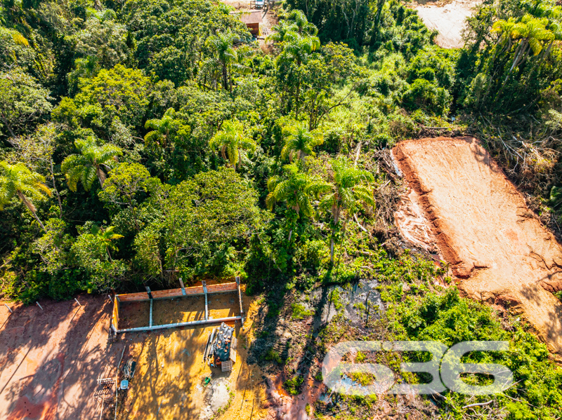Descubra a oportunidade de investir em um terreno localizado na simpática cidade de Balneário Barra do Sul, no encantador bairro Costeira!
Este lote de 312,50m² encontra-se em uma área promissora e de grande potencial de valorização, garantindo diferentes possibilidades de projeto para construção e desenvolvimento do seu sonho.
Imagine-se vivendo a apenas 400 metros da bela lagoa da Costeira, um local que proporciona contato direto com a natureza e tranquilidade sem igual. Poder acordar pela manhã e dar uma caminhada até as margens da lagoa ou simplesmente desfrutar do clima ameno e cenários deslumbrantes que esta região oferece: é essa qualidade de vida que espera por você!
Por que este terreno é um ótimo investimento?
- Próximo à tradicional lagoa da Costeira, garantindo valorização com o aumento da procura por áreas próximas a pontos de natureza e lazer.
- Ideal tanto para aqueles que desejam sair da rotina agitada das grandes cidades quanto para investidores atentos às oportunidades de crescimento na região.
- Uma tela em branco: liberdade de planejar e construir de acordo com as suas necessidades e sonhos.
Em um mercado imobiliário tão dinâmico quanto o brasileiro, especialmente em áreas turísticas de rápido crescimento, investir em terrenos com potencial como este é uma estratégia inteligente. Venha conhecer esse espaço e visualize o futuro que você poderá criar aqui!
Para mais informações ou agendar uma visita, não hesite em nos contatar. A 636 Negócios Imobiliários está pronta para auxiliá-lo a dar o primeiro passo em direção ao seu novo projeto de vida ou investimento.
Envolva-se com a chance de estar ao lado de um dos lugares mais bonitos de Santa Catarina e dê início ao seu próximo capítulo conosco!
636 NEGÓCIOS IMOBILIÁRIOS: A SUA MELHOR ESCOLHA
Com mais de 30 anos de experiência, a 636 Negócios Imobiliários é sua parceira ideal para encontrar o imóvel perfeito. Estamos prontos para ajudá-lo a fazer deste imóvel o seu novo lar.
Telefone: (47) 3451-0636
WhatsApp: (47) 99190-0636
Não perca esta oportunidade única. Visite nosso site para mais informações: i636.com.br
