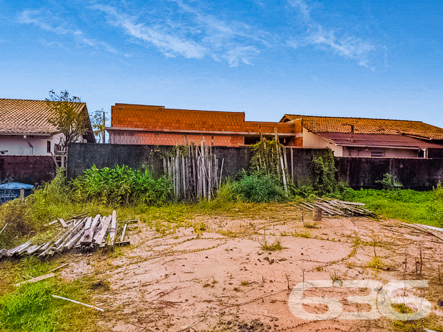 VENDE-SE TERRENO EM SÃO FRANCISCO DO SUL, SANTA CATARINA
São 260m² de terreno com área muito boa, com 13m² de fundos e 20m² de lados. Terreno de topografia regular e plano, pronto para obras.
Perfeito para você que deseja começar aquela construção dos sonhos.
Rodeado pela natureza modesta do bairro Ubatuba, localizado em São Francisco do Sul, uma ilha exuberante de belas praias e paisagens fantásticas com inúmeras opções de lazer ao ar livre, com uma posição geográfica privilegiada com acesso rápido a qualquer outro bairro da região, há cerca de 2km de distância da praia.
Consulte um de nossos corretores e saiba mais sobre esse excelente terreno. Esperamos por você!
Fale conosco:
Telefone: 47 3451-0636
WhatsApp: 47 99190-0636
Imobiliária 636.