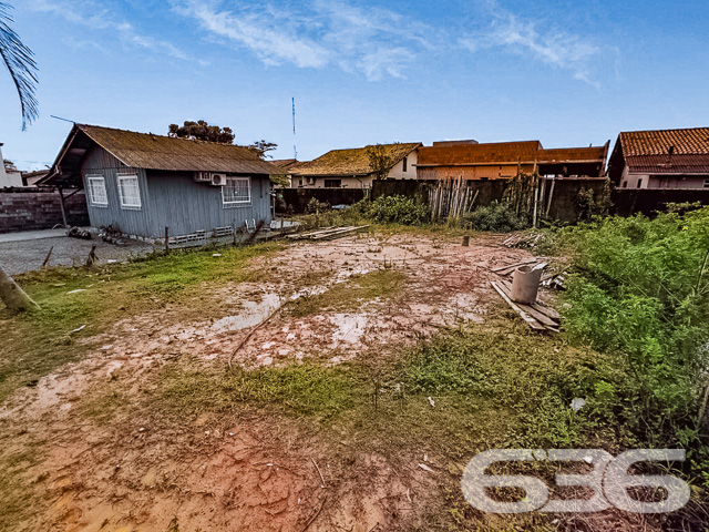 VENDE-SE TERRENO EM SÃO FRANCISCO DO SUL, SANTA CATARINA
São 260m² de terreno com área muito boa, com 13m² de fundos e 20m² de lados. Terreno de topografia regular e plano, pronto para obras.
Perfeito para você que deseja começar aquela construção dos sonhos.
Rodeado pela natureza modesta do bairro Ubatuba, localizado em São Francisco do Sul, uma ilha exuberante de belas praias e paisagens fantásticas com inúmeras opções de lazer ao ar livre, com uma posição geográfica privilegiada com acesso rápido a qualquer outro bairro da região, há cerca de 2km de distância da praia.
Consulte um de nossos corretores e saiba mais sobre esse excelente terreno. Esperamos por você!
Fale conosco:
Telefone: 47 3451-0636
WhatsApp: 47 99190-0636
Imobiliária 636.
