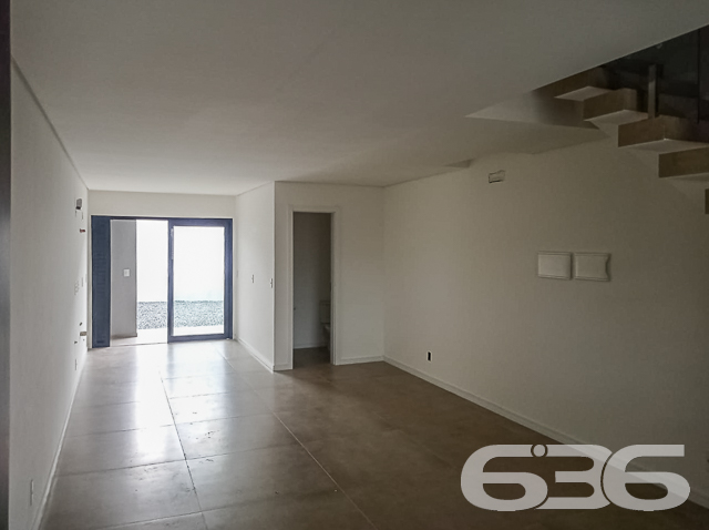 IMÓVEL COM 1 SUÍTE E 2 QUARTOS NO BAIRRO BOA VISTA, EM JOINVILLE
São 137m² de área construída de um excelente geminado, estilo sobrado, dotado de muita elegância e lindos adereços em seu acabamento, onde destacam-se o seu piso em porcelanato 80x80, teto de laje e rebaixo de gesso, além de uma ótima pintura.
Para o seu total conforto, o imóvel é muito bem dividido e contém cômodos amplos e super confortáveis. Sua composição dispõe de 1 suíte e 2 quartos, 2 banheiros, sala de estar, copa e cozinha conjugadas, escada no modelo espinha de peixe e uma bela sacada.
Com infraestrutura para 4 ares-condicionados, alarme, câmeras e aquecedor a gás, o imóvel também oferece 2 vagas de garagem, sendo uma coberta.
Muito bem localizado no bairro Boa Vista, com fácil acesso para todos os comércios de utilidades da região, a cerca de 100 metros da avenida Albano Schmidt e 10 minutos do centro de Joinville.
Previsão de entrega: 09/2022.
Ficou interessado? O que você está esperando?! Entre em contato conosco e agende sua visita!
Fale com seu corretor:
Telefone: (47) 3451-0636
WhatsApp: (47) 99190-0636
Imobiliária 636.