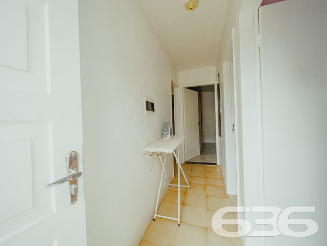 IMÓVEL PARA INVESTIMENTO NO BAIRRO JOÃO COSTA - ESTUDA PERMUTA
Este imóvel é distribuído da seguinte maneira:
- Casa principal: 3 dormitórios, cozinha, sala de estar, banheiro social e área de serviço. Cômodos amplos e bem arejados com 198m² de área construída, contando com garagem coberta;
- 08 (oito) quitinetes alugadas nos fundos do imóvel com área total de aproximadamente 1000m²;
- Lavação para carro (locada);
- Lanchonete (locada);
Localizado no bairro João Costa, próximo à escolas, transporte público, mercados, academias, posto de saúde, lojas e demais estabelecimentos e serviços da região sul da cidade.
Fale com um de nossos corretores e venha conhecer cada detalhe pessoalmente!
Telefone: (47) 3451-0636
WhatsApp: (47) 99190-0636
Imobiliária 636.